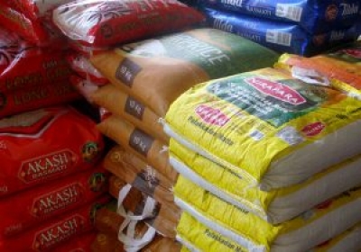 رئیس اتحادیه بنکداران مواد غذایی: افزایش ۲۵ درصدی قیمت برنج هندی/ دولت برای شکستن حباب قیمتی، برنج‌های وارداتی را از گمرک ترخیص کند.